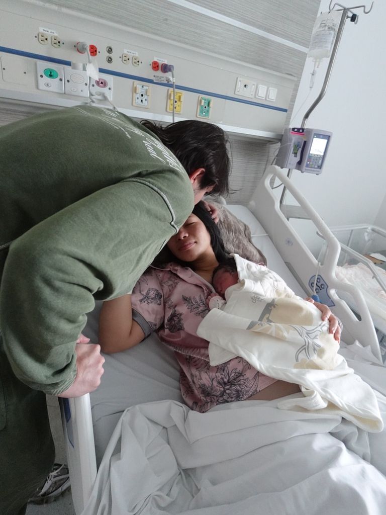 La pareja, el día que nació su hija Pierina en septiembre de 2025