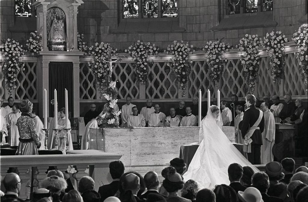 Imagen del interior de la catedral de Luxemburgo donde se celebró el matrimonio de Enrique y María Teresa