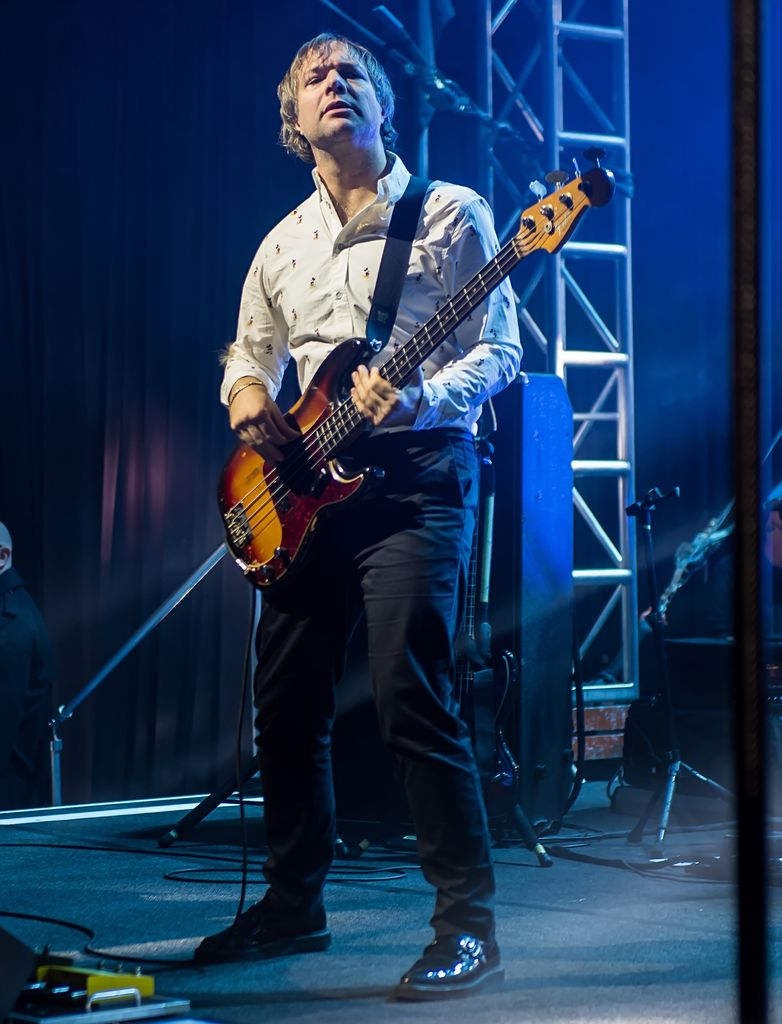 Mickey Madden de Maroon 5 en el concierto Philly Fights Cancer: Round 4 en The Philadelphia Navy Yard el 10 de noviembre de 2018, en Pennsylvania. 