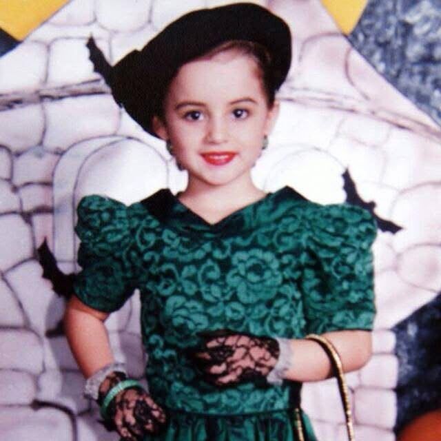María Alejandra es hija de Luz Stella Pérez, quien también participó en certámenes en la década de los 90s