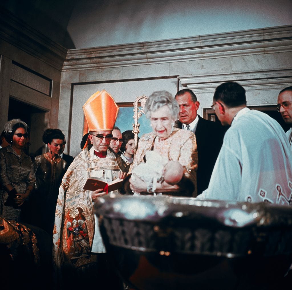 Bautizo del rey Felipe VI con su bisabuela, la reina Victoria Eugenia