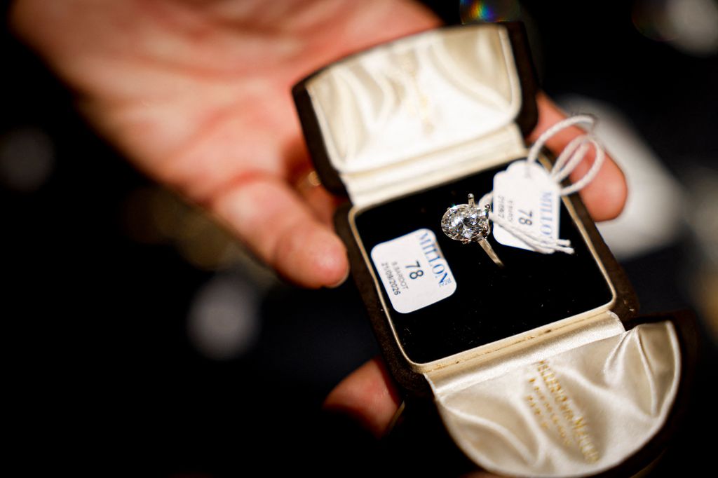 Un anillo familiar de Brigitte Bardot, una de las piezas más personales expuestas en el Hôtel Drouot de París