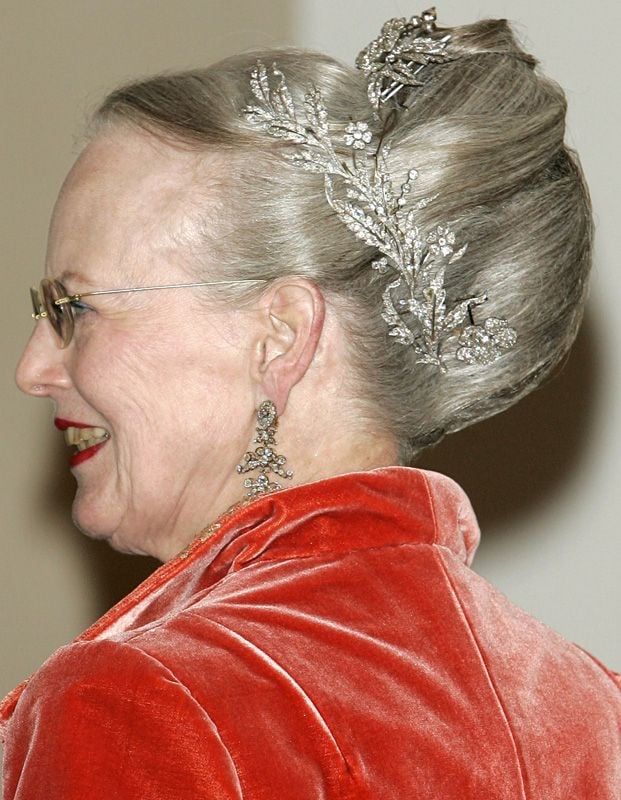 Tiaras que pertenecen al joyero personal de la reina Margarita II, y que pueden viajar al extranjero