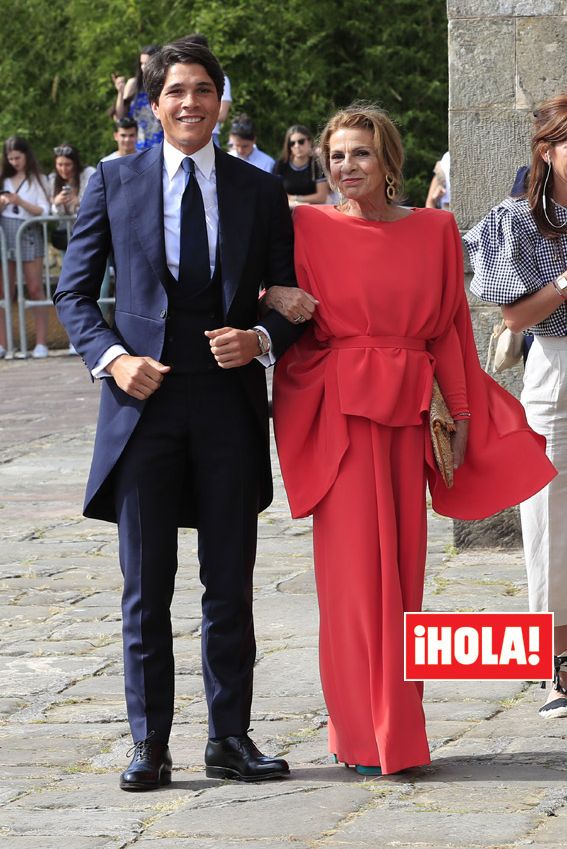 Pablo Castellano con su madre, Patricia de la Serna