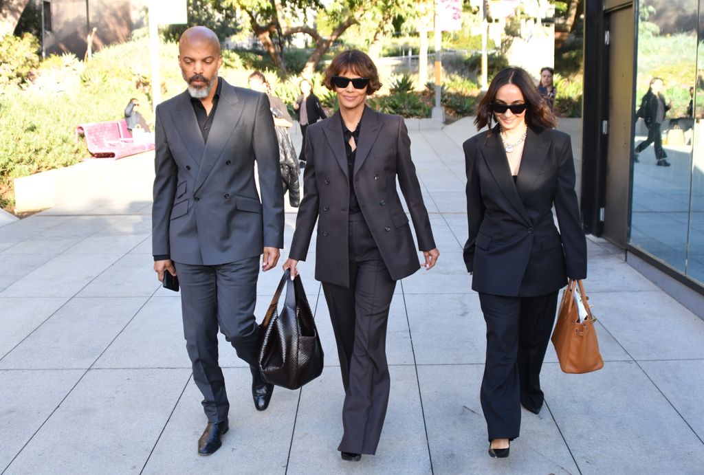 Halle Berry, su prometido, Van Hunt, y su abogada, a su llegada al juzgado en Los Angeles, California el pasado 19 de octubre
