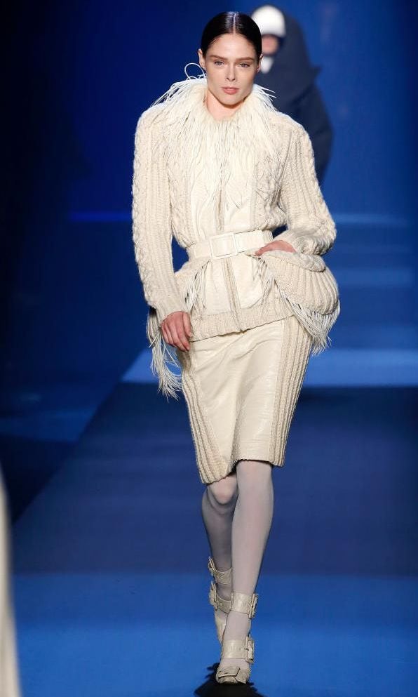 modelo en pasarela de jean paul gaultier
