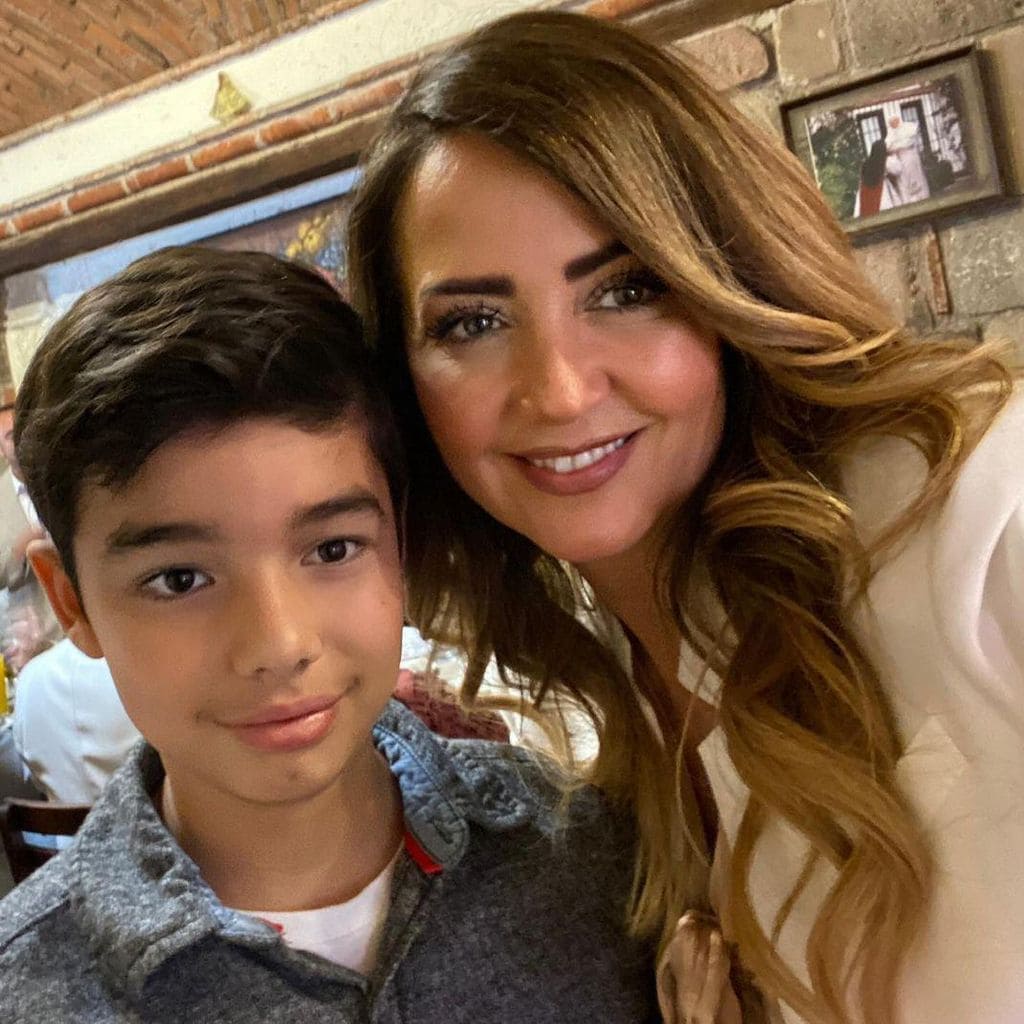 Andrea Legarreta y su sobrino Mateo