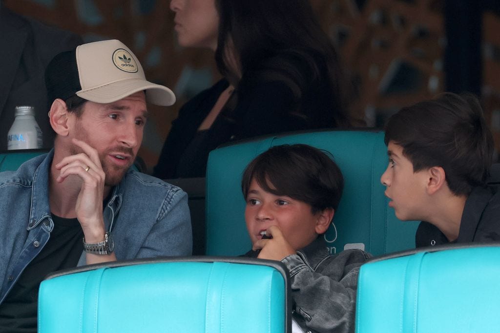 En casa, el futbolista le inculca a sus hijos el valor de la humildad.