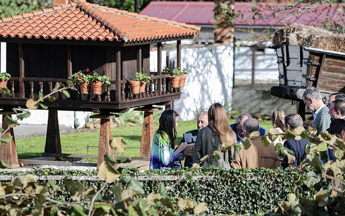 Los Reyes y sus hijas Leonor y Sofía visitan el Pueblo Ejemplar de Asturias 2023