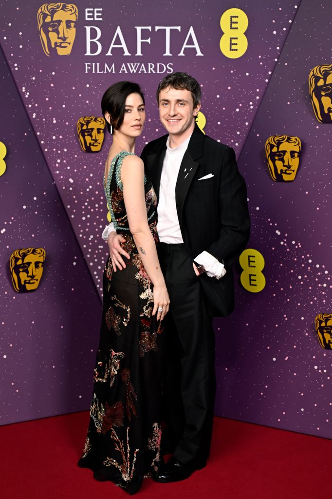 La pareja posa en los BAFTAs.