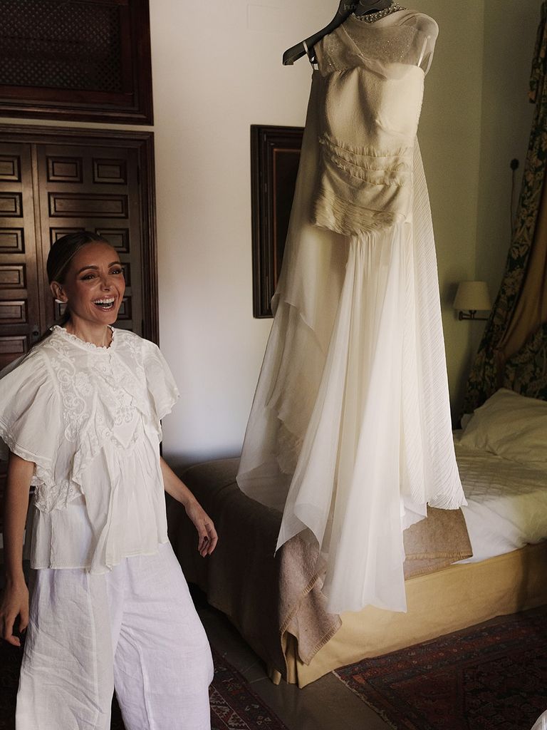Laura Muñoz Lillo momentos antes de su boda, durante los preparativos, con blusa de Zara
