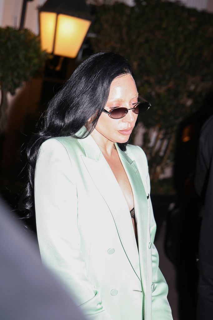 Lady Gaga saliendo de una cena privada en Paris en noviembre de 2025