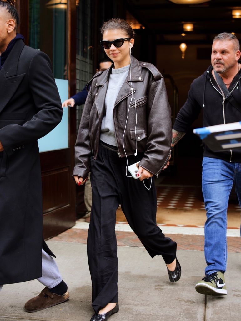 Los zapatos tipo tabi de Zendaya sin duda fueron los protagonistas de su atuendo.