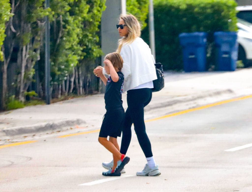 Anna Kournikova reaparece junto a su hijo Nicholas en medio de su embarazo
