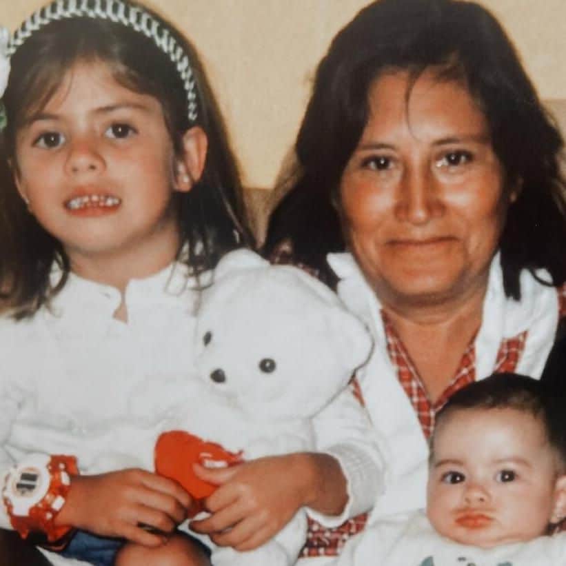 Paulina Peña y su nana Beatriz