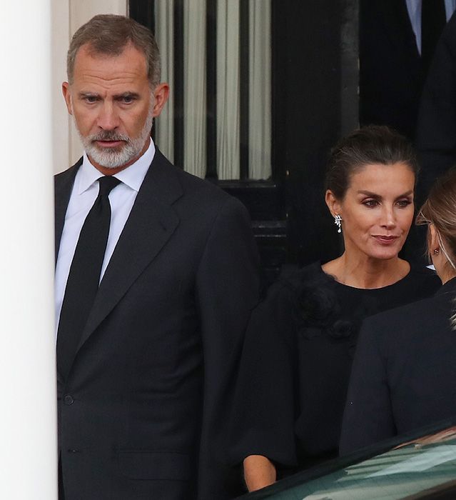 Los Reyes Felipe y Letizia en la Embajada de España en Londres