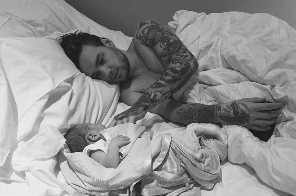 Liam Payne junto a su hijo, Bear, recién nacido