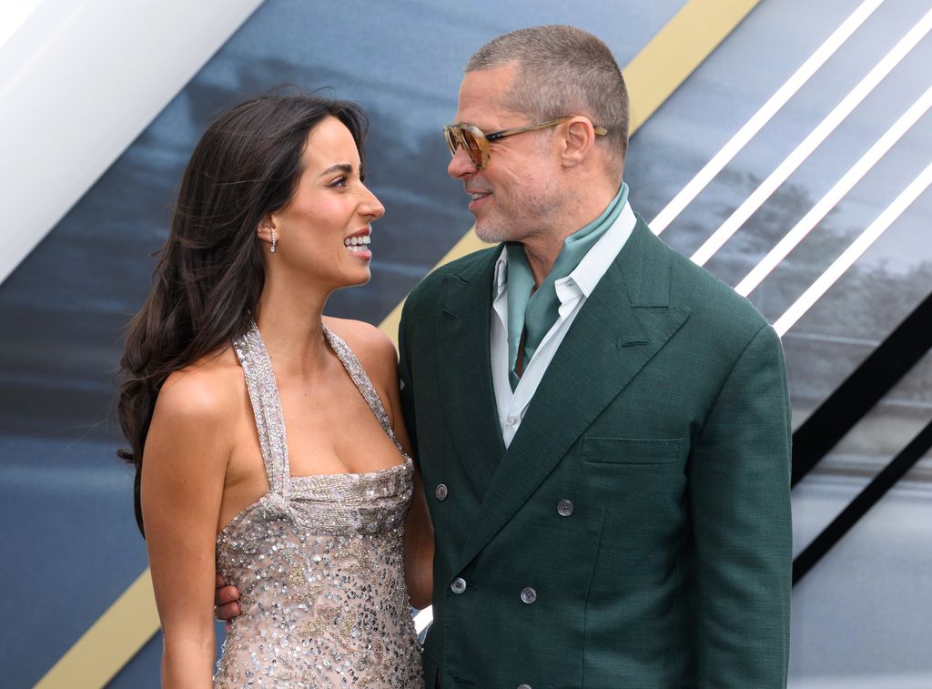 Brad Pitt y Inés de Ramon en el estreno de F1: La Película