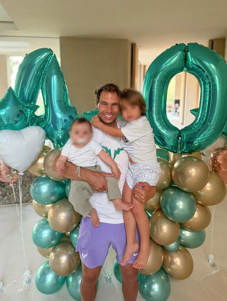 Rafa Nadal celebra con sus hijos, Miquel y Rafa, su 40 cumpleaños