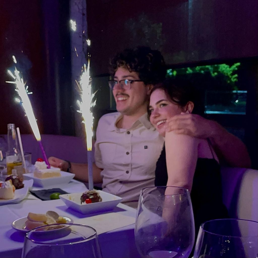 Cristian Muñiz y su novia Kylie Jane Marco