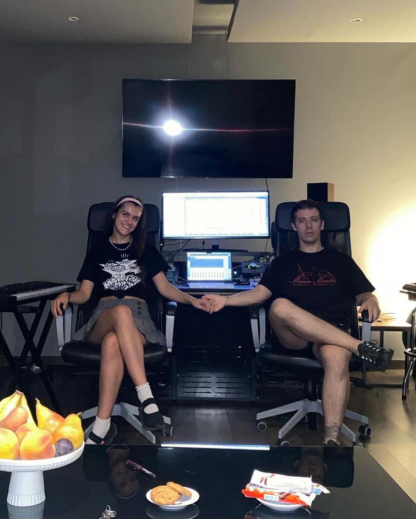 Amaia y Daniel en el estudio de grabación