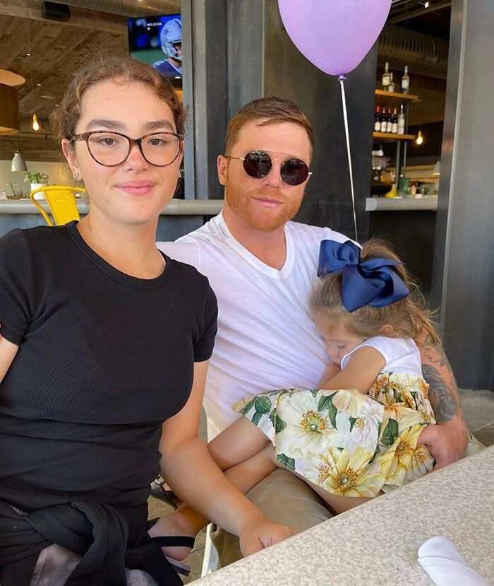 El Canelo y sus hijas
