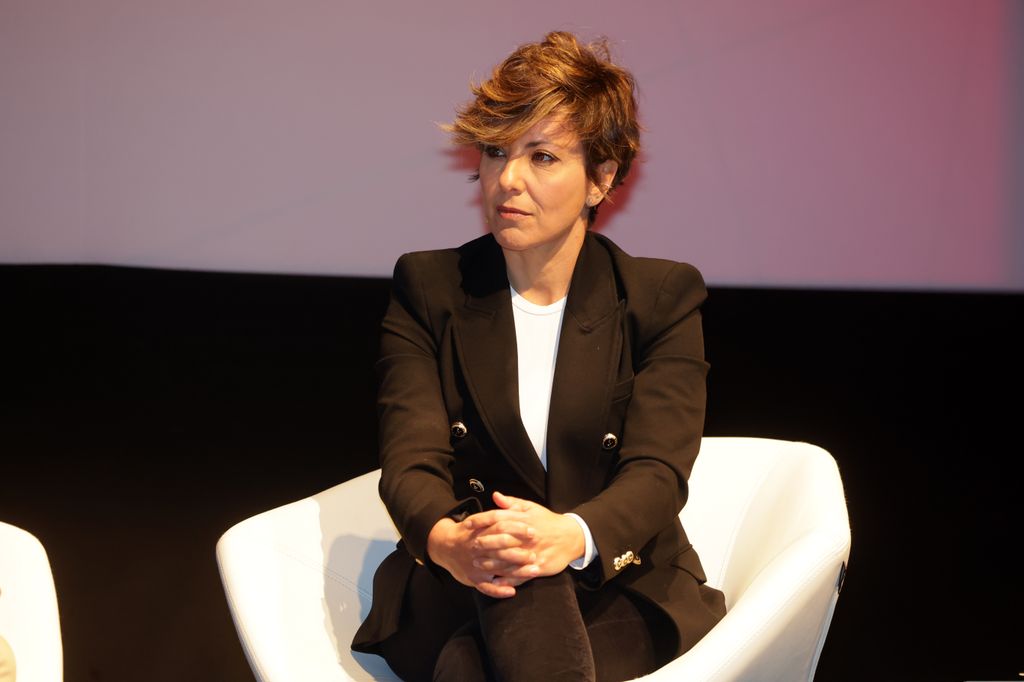 Sonsoles Ónega durante su participación en la mesa redonda “Mujeres líderes de Pozuelo”, el 7 de marzo de 2024, en Pozuelo de Alarcón, Madrid, España.