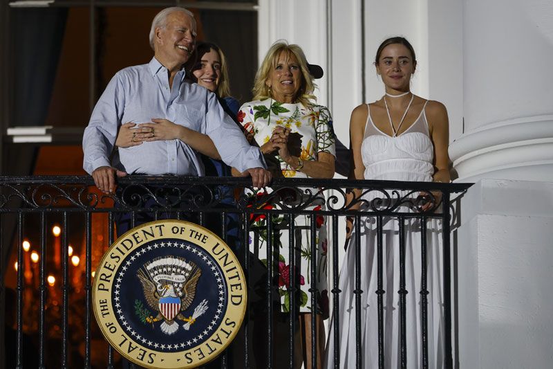 El matrimonio Biden con sus nietas