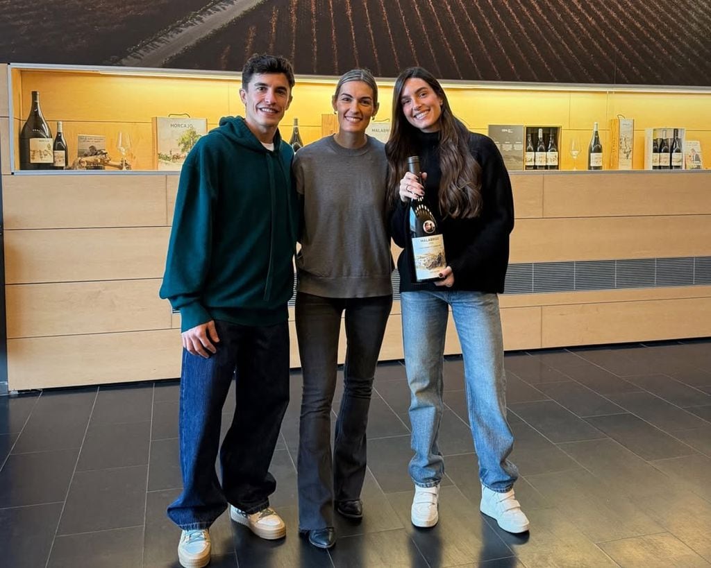 Carlota Moro les da una visita por la bodega