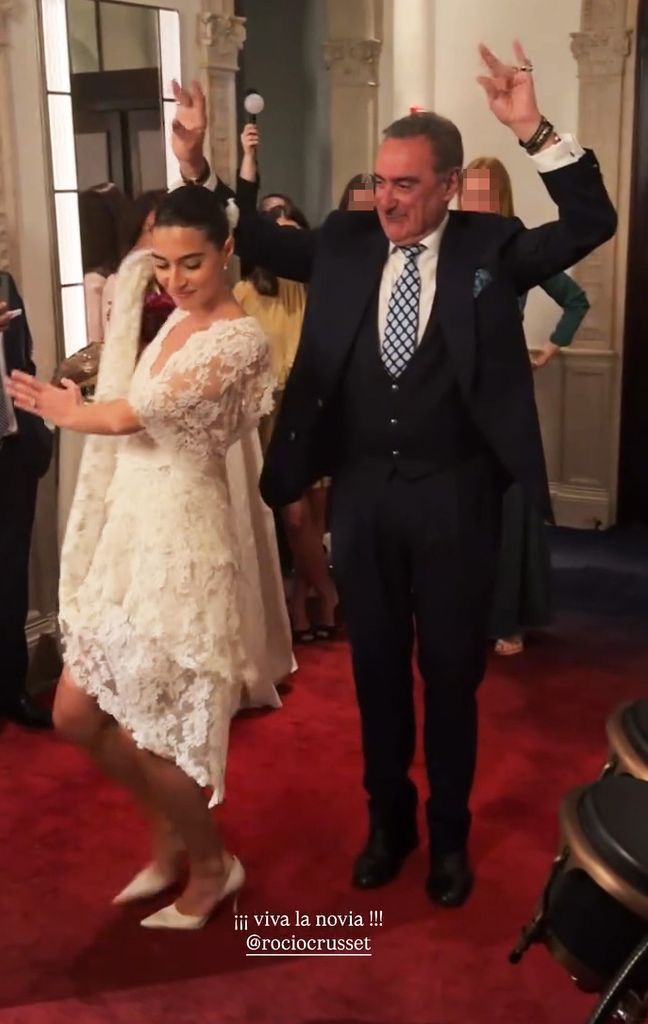 Rocío y su padre Carlos Herrera bailando sevillanas