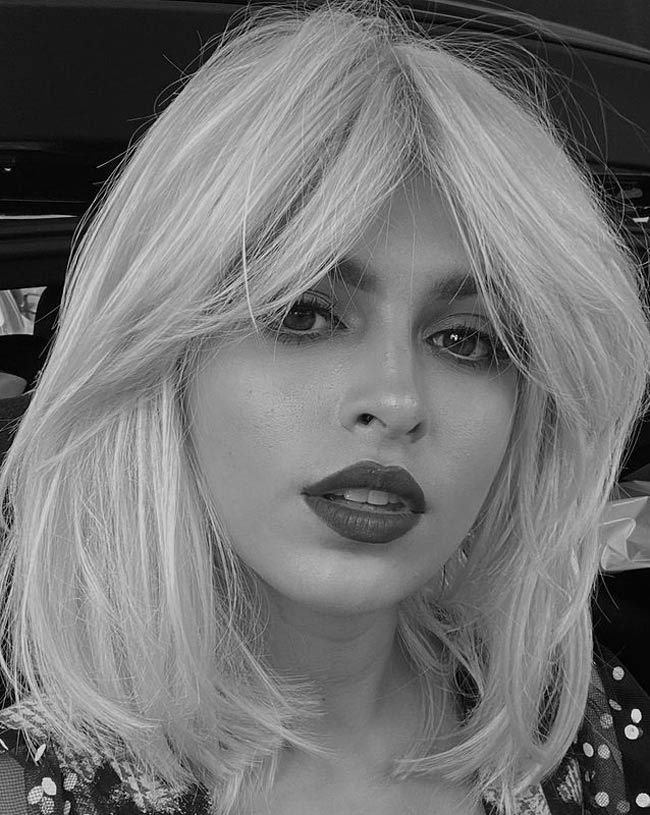 Lucía Rivera con pelo rubio corto