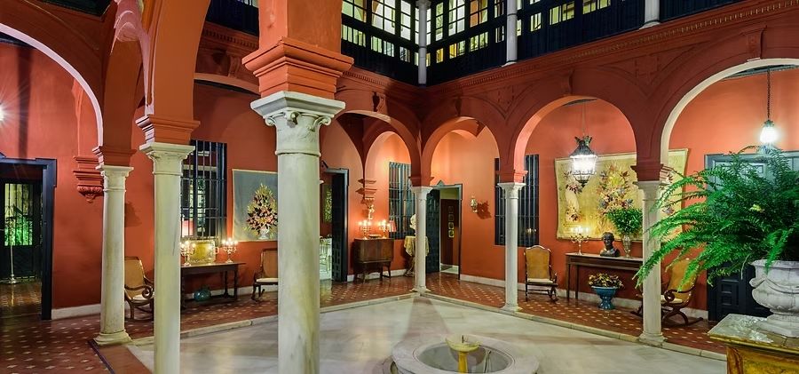 Patio principal del Palacio Bailén, en Sevilla