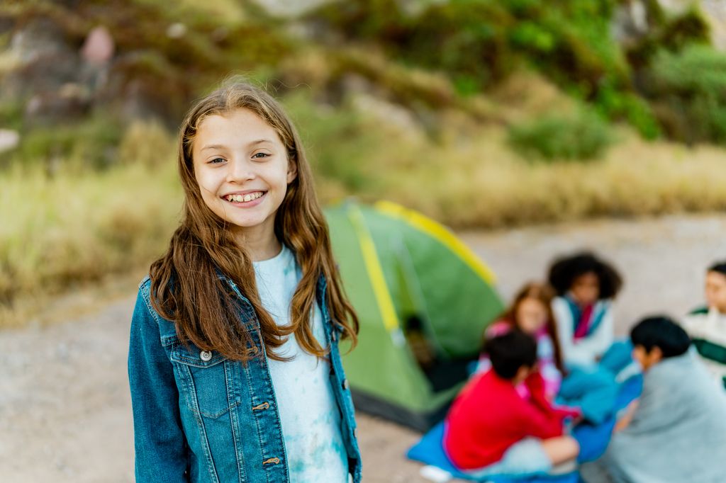 Niña en campamento de verano