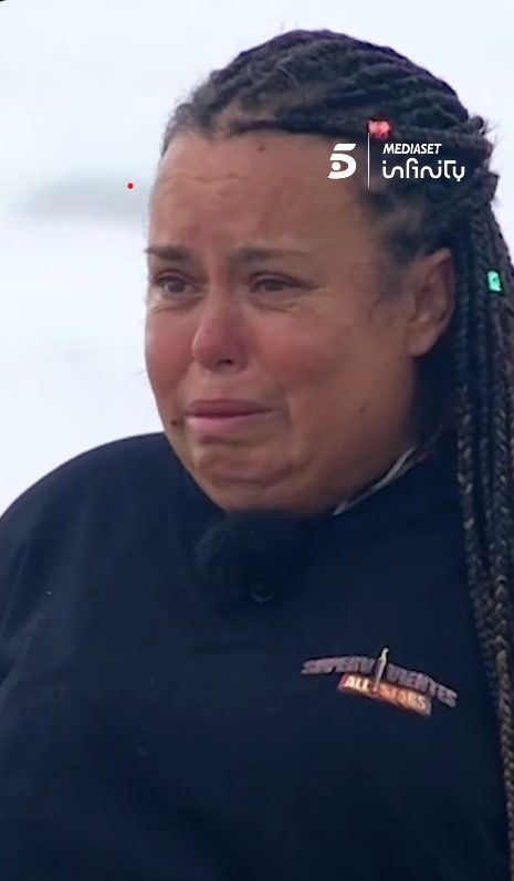 Chiqui, visiblemente afectada en su paso por 'el puente de las emociones'