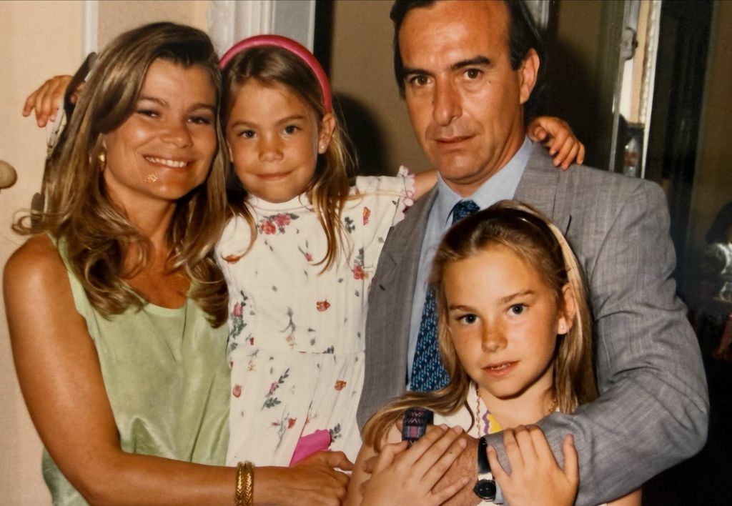 El matrimonio Goyanes Lapique con sus hijas cuando eran pequeñas