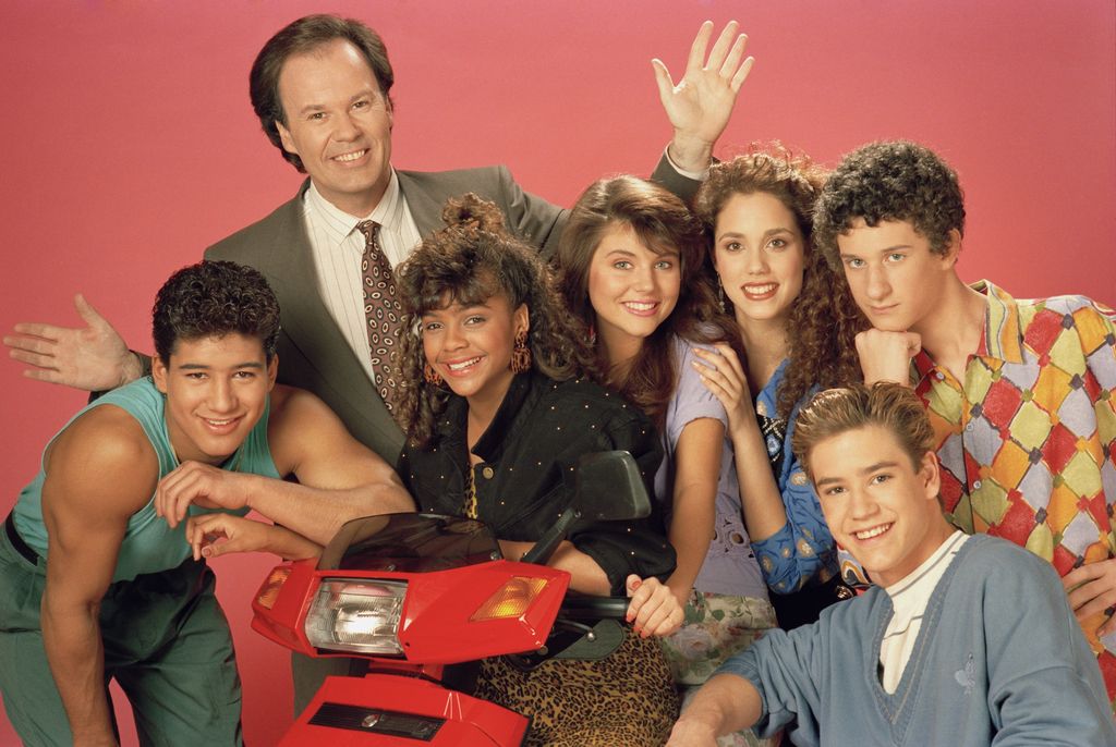 Mario Lopez , Dennis Haskins, Lark Voorhies, Tiffani Amber Thiessen, Elizabeth Berkley, Mark-Paul Gosselaar y Dustin Diamond protagonizaron la serie juvenil 'Saved by the Bell'