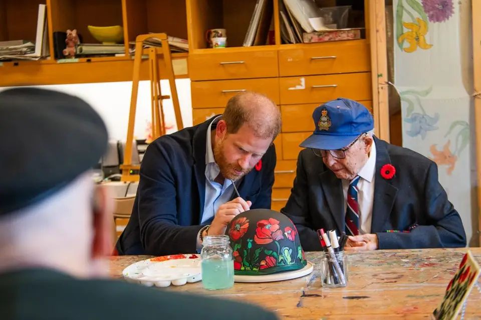 El príncipe Harry visitó el Sunnybrook Veterans Centre en Toronto