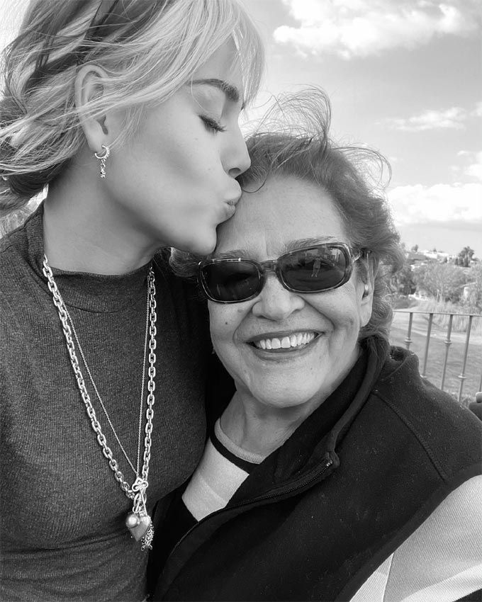 Danna Paola y su abuela Chelo