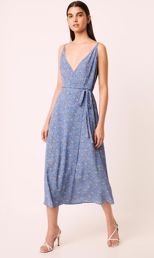 un vestido sin mangas es ideal para el verano