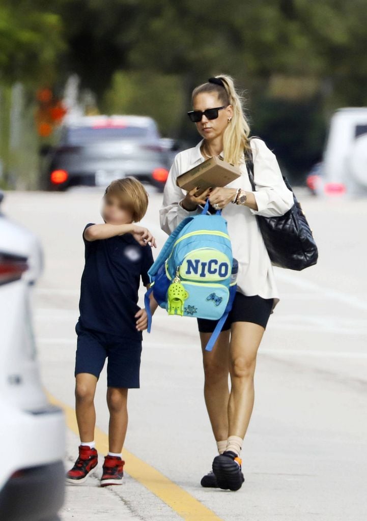 Anna Kournikova fue fotografiada nuevamente junto a su hijo Nicholas, de 7 años.