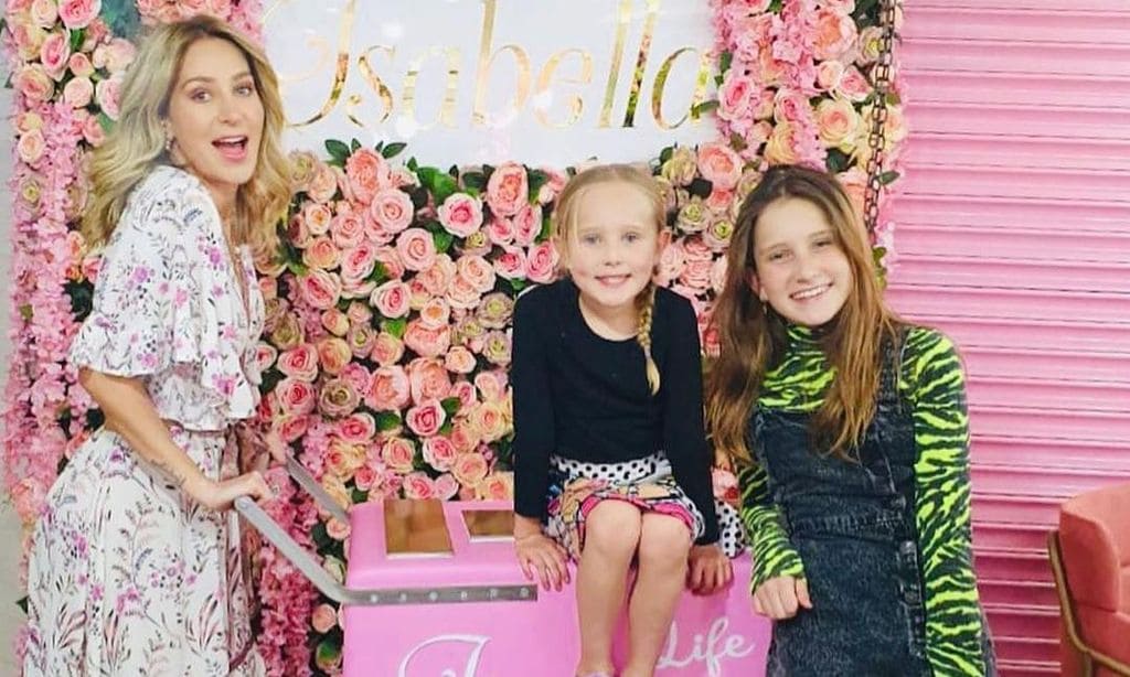 Geraldine Bazán y sus hijas