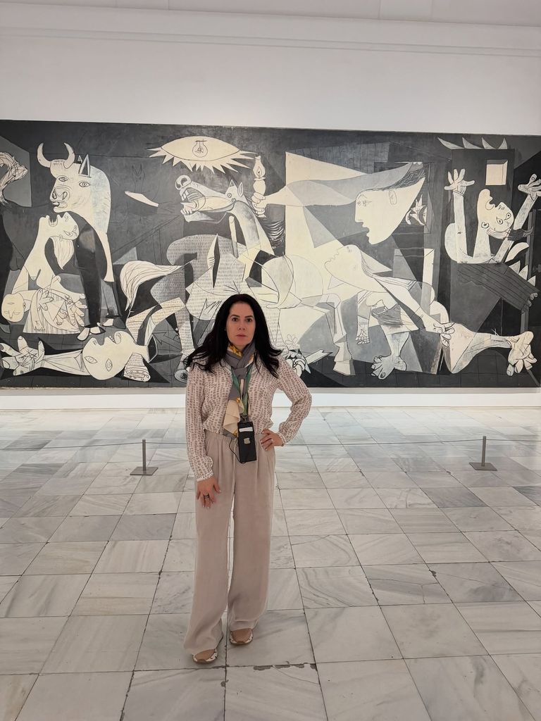 América Guinart y su marido no perdieron la oportunidad para apreciar El Guernica, de Pablo Picasso