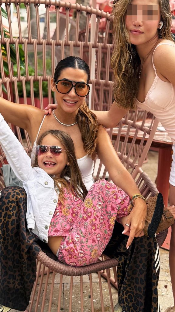 Elena Tablada ha contado por primera vez que su hija Ella ya ha vivido su primer "noviecito", una experiencia que le ha servido para hablar con ella sobre el amor