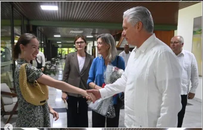 Alejandra de Hannover y Carolina de Mónaco con Micuel Díaz Canel 