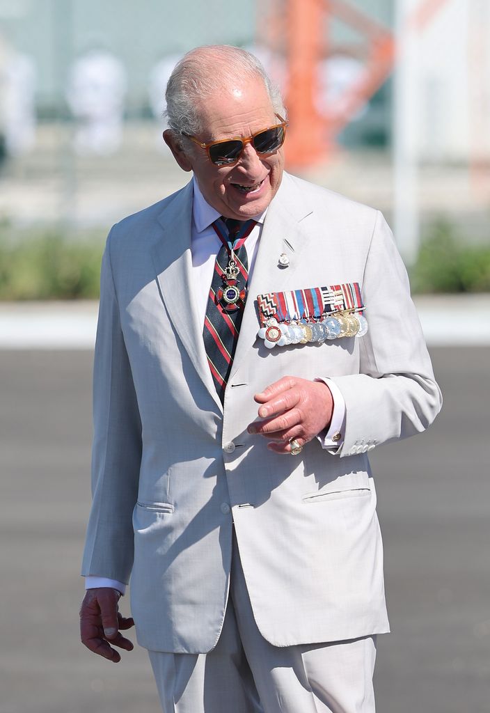 El rey Carlos III durante su visita a la base de la Fuerza de Defensa de Bahamas, en Nassau, el 28 de octubre de 2026.