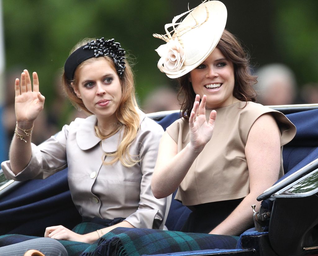 Las princesas Beatriz y Eugenia en el Trooping The Colour de 2015.