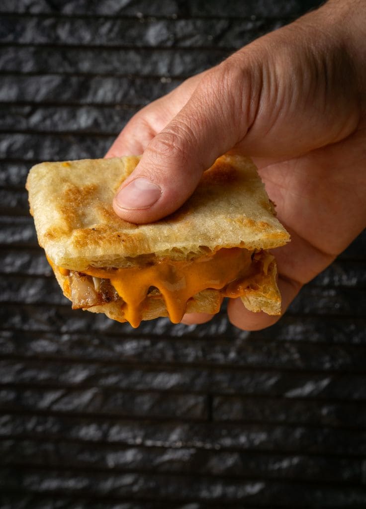 “Minullete” de oreja a la plancha y mojo picón homenajea al bocadillo más castizo de Madrid