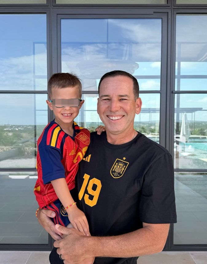 Sergio García, con su hijo