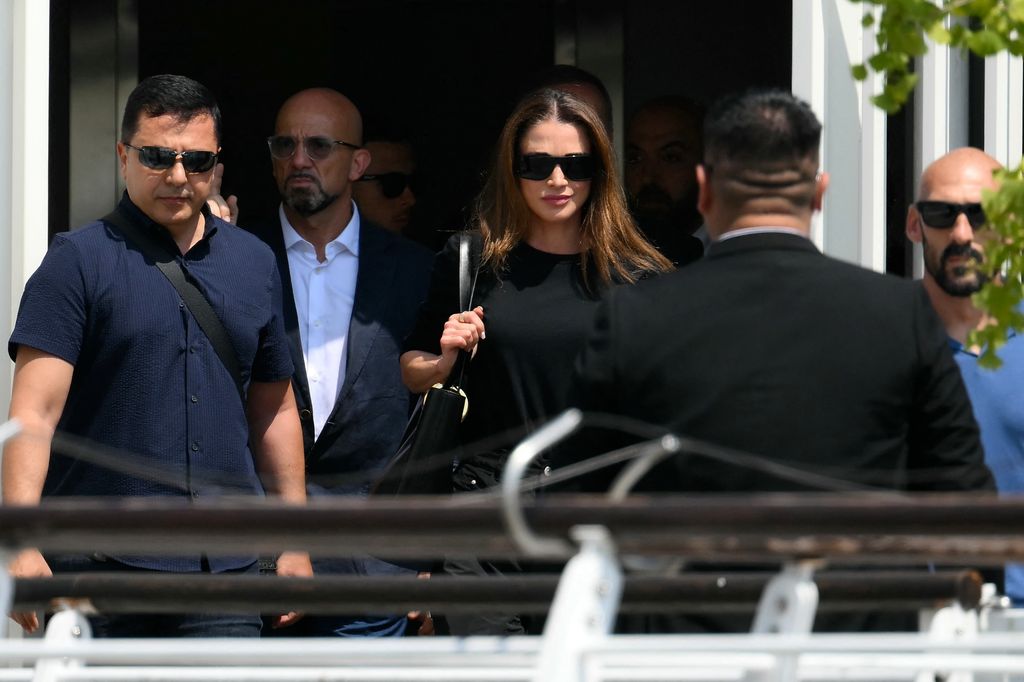 La reina Rania de Jordania a su llegada a Venecia a la boda de Jeff Bezos y Lauren Sánchez    