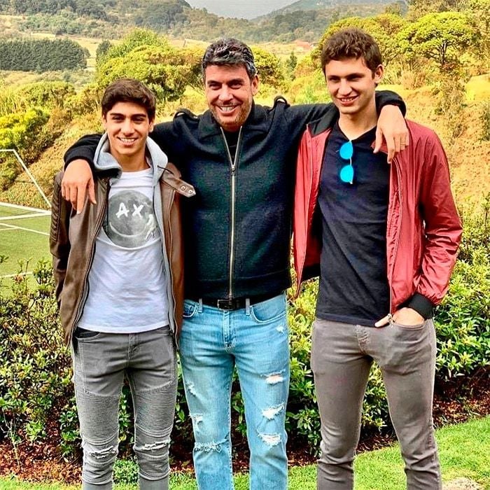 Arturo Elías Ayub, y sus hijos